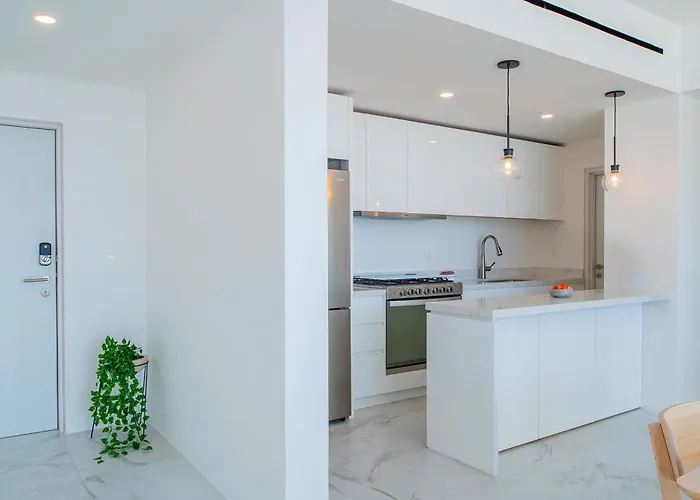 Brand New Luxury 2 Bedroom Apartment *