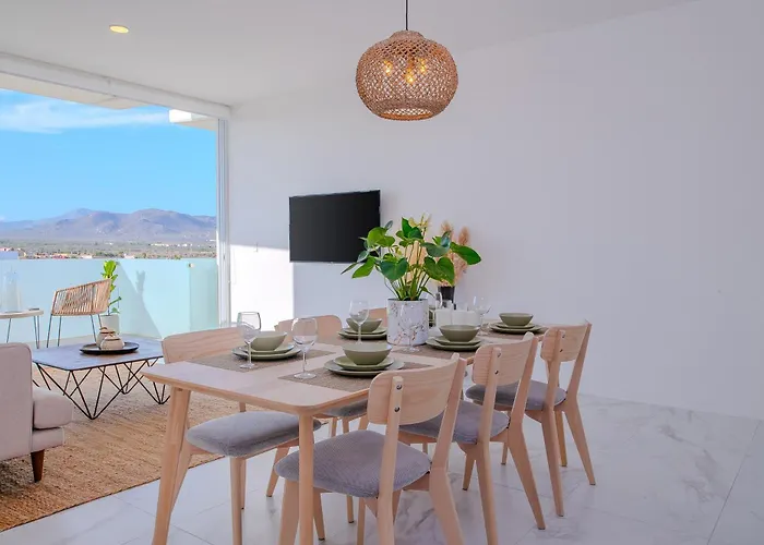 Brand New Luxury 2 Bedroom Apartment *